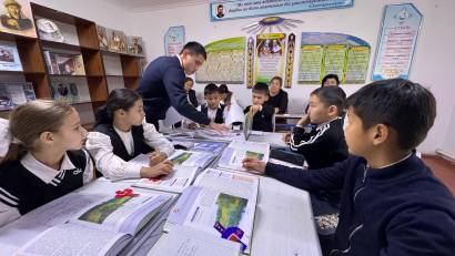 Ашық сабақ өткізді.